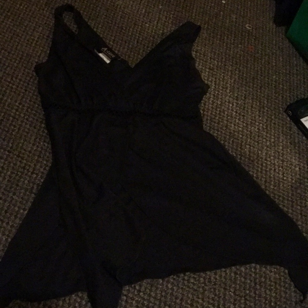 Size medium black top A-list